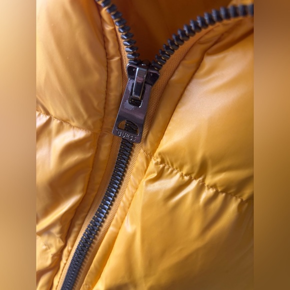 GUESS Yellow Winter Hooded Puffer Jacket Size Xl Men - Picture 4 of 10